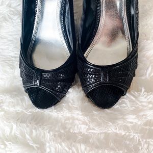 NWOB WHBM Black Snake-Embossed Slingback Heels